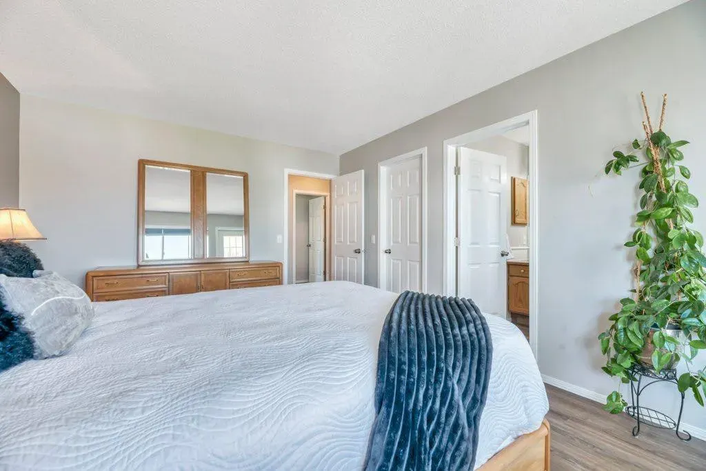 15 Henderson Bay NE