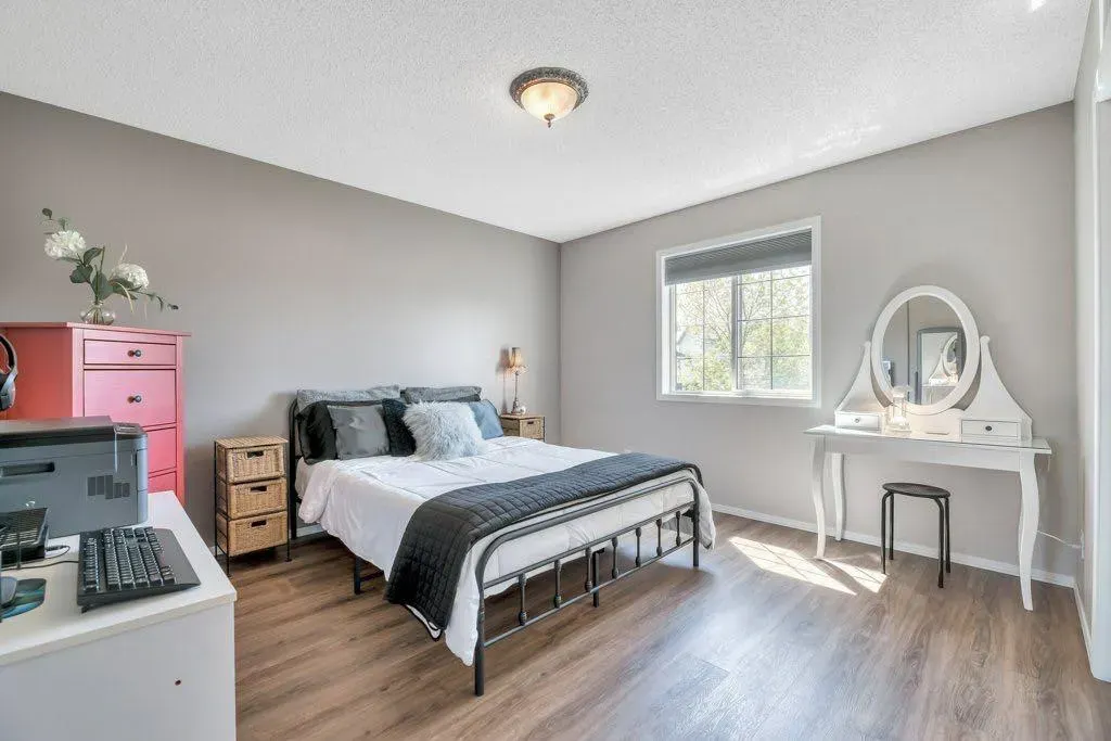 15 Henderson Bay NE