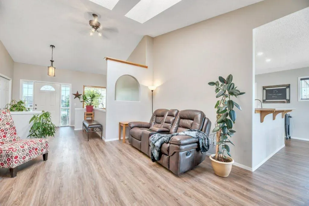 15 Henderson Bay NE