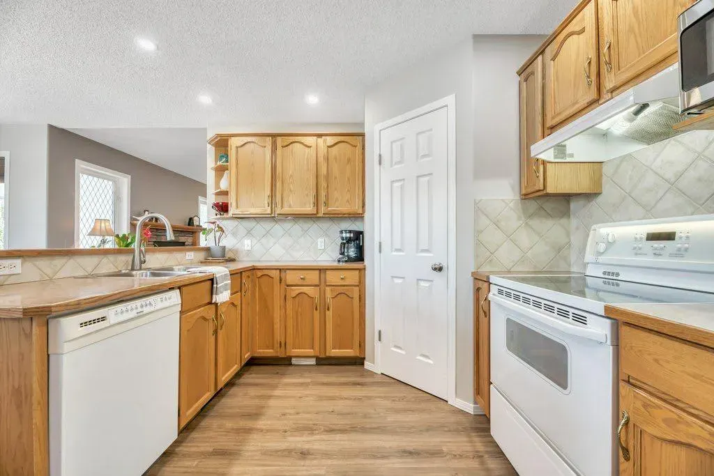 15 Henderson Bay NE