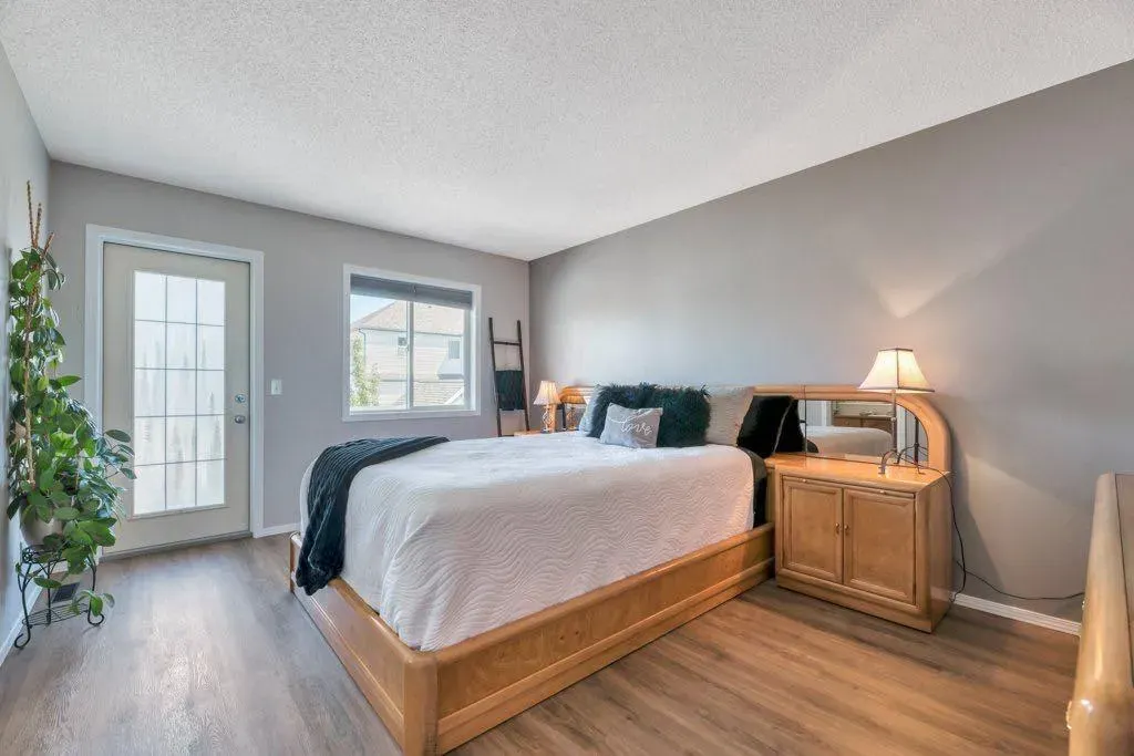 15 Henderson Bay NE