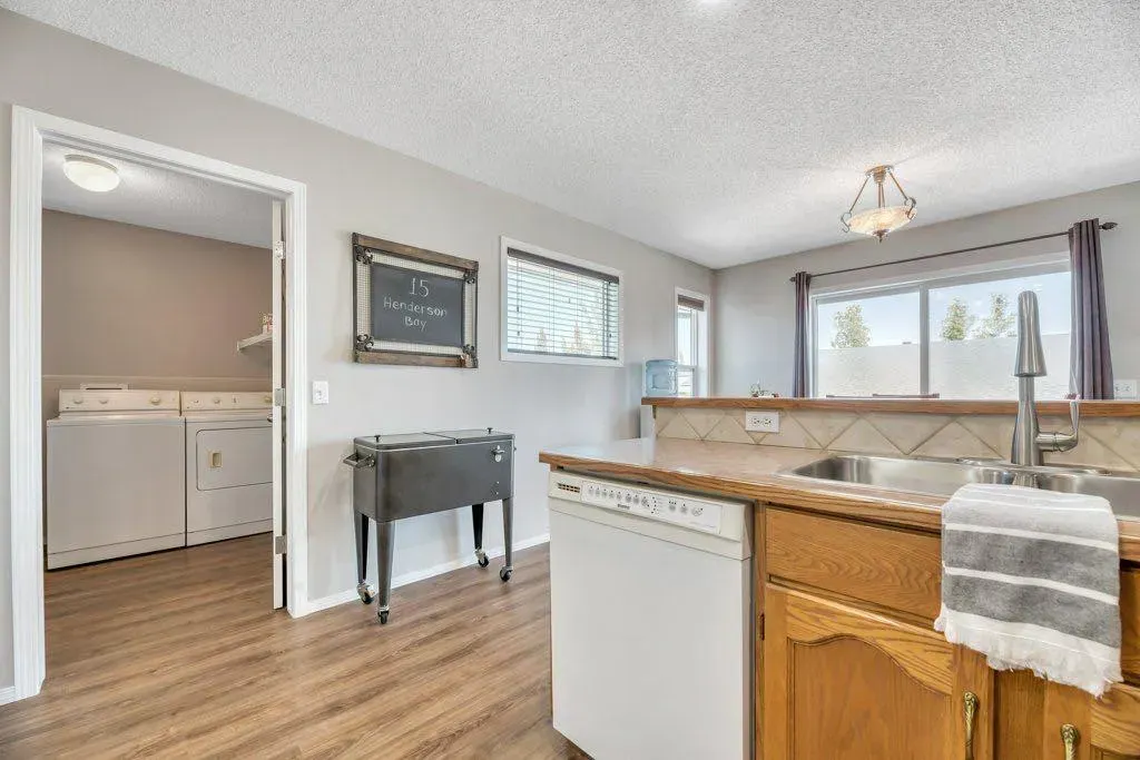 15 Henderson Bay NE
