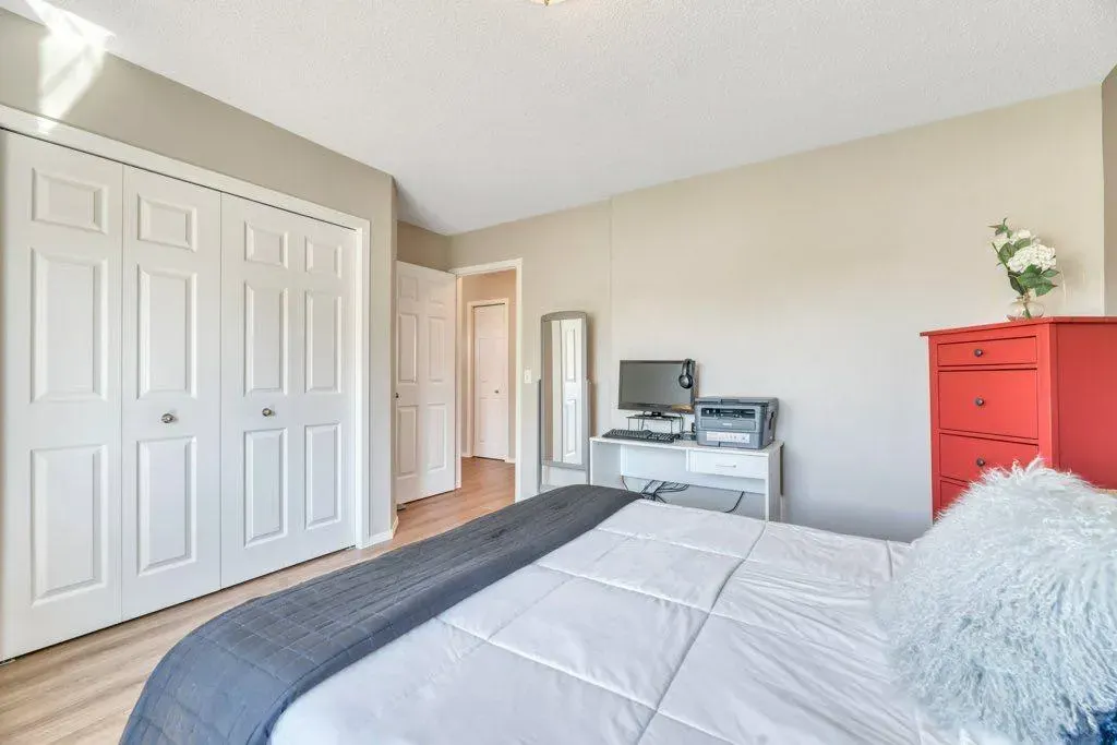 15 Henderson Bay NE