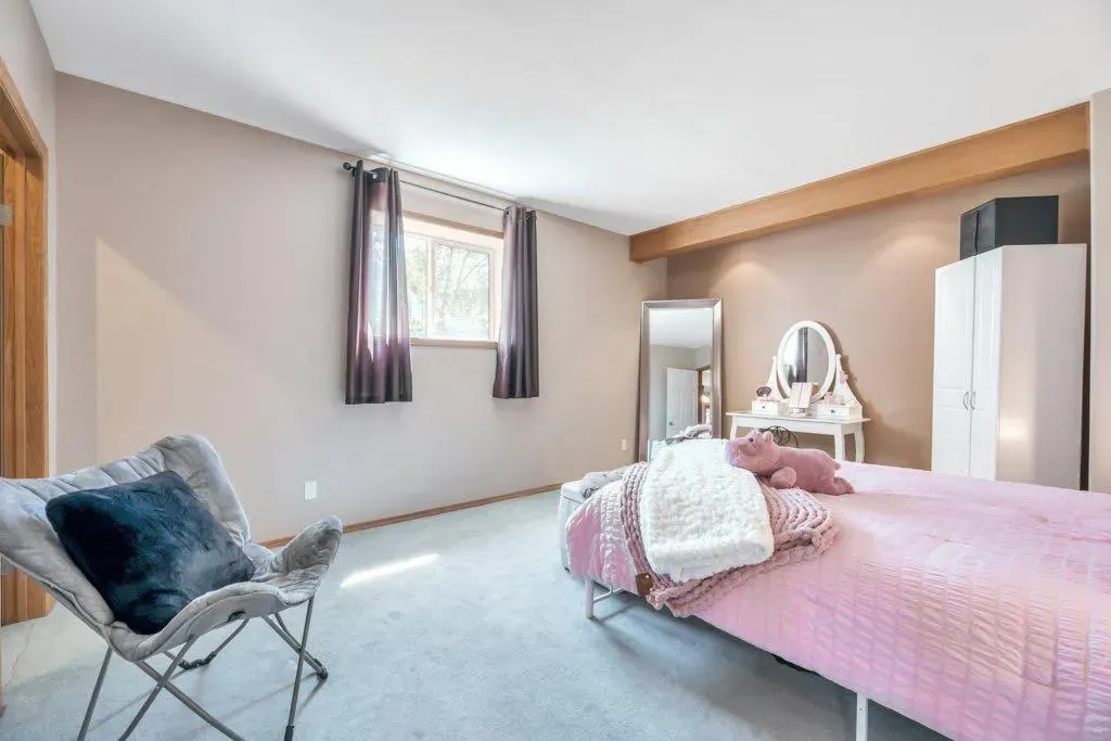 15 Henderson Bay NE