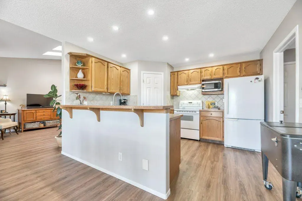 15 Henderson Bay NE