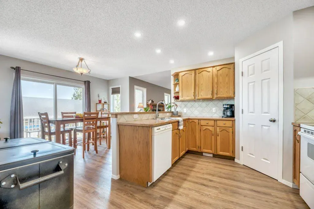 15 Henderson Bay NE