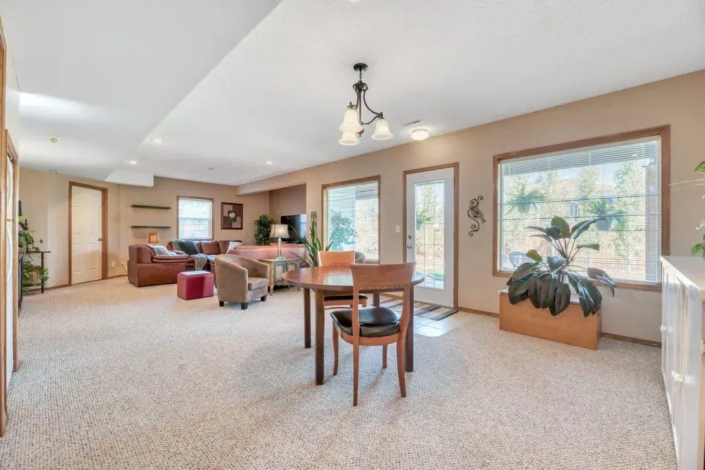 15 Henderson Bay NE