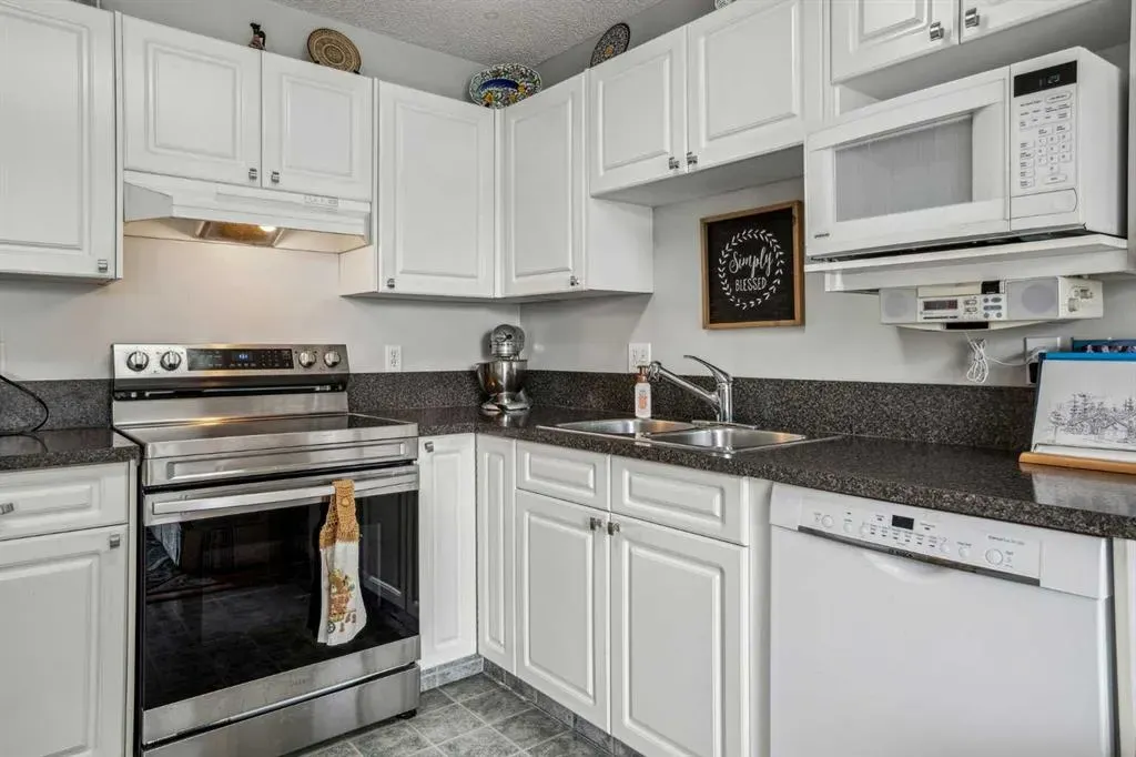 219 Mt Douglas Manor SE