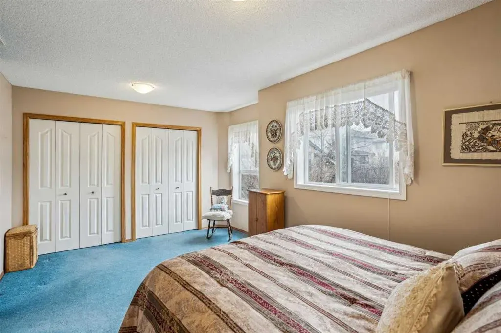219 Mt Douglas Manor SE