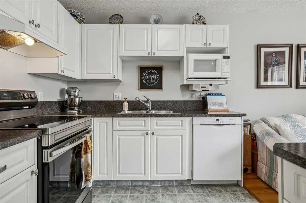 219 Mt Douglas Manor SE