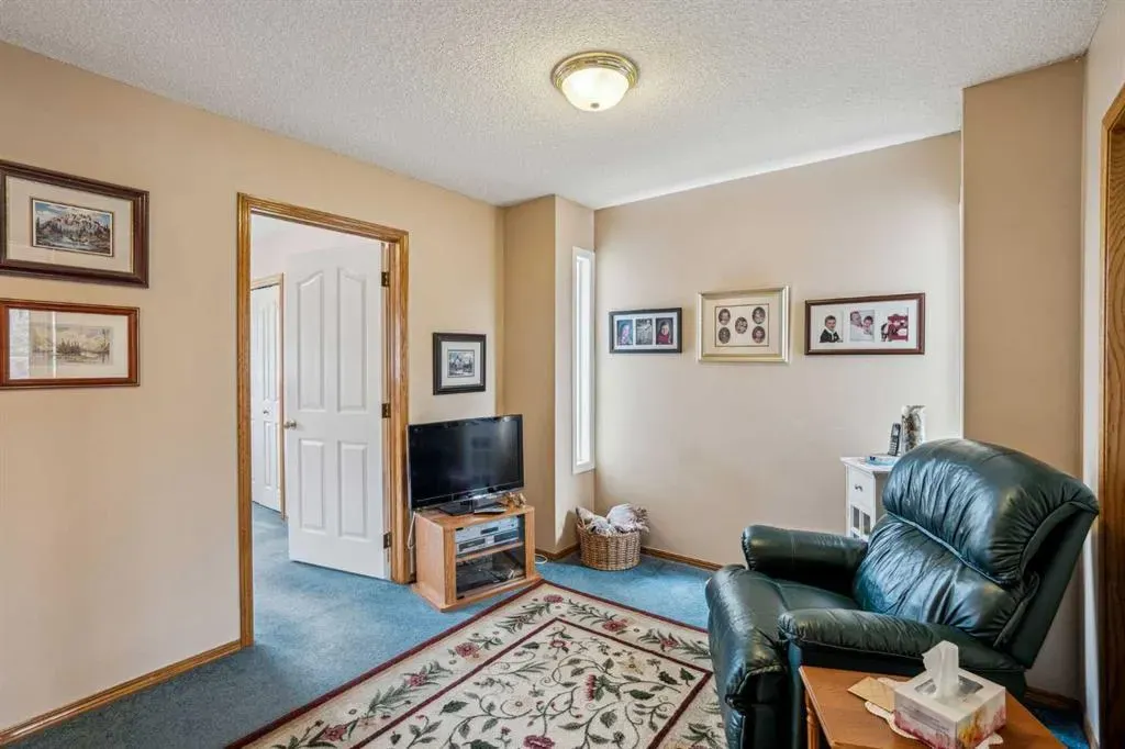 219 Mt Douglas Manor SE