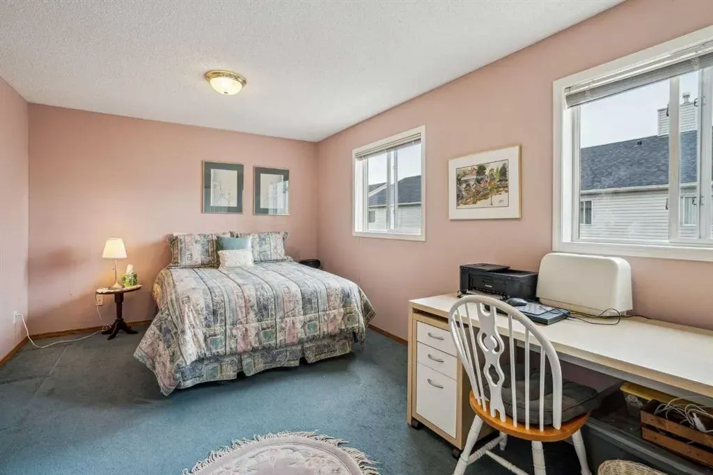 219 Mt Douglas Manor SE