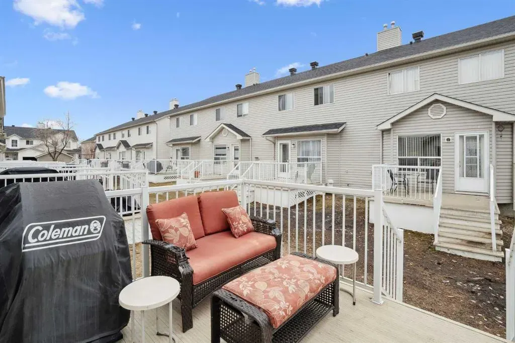219 Mt Douglas Manor SE