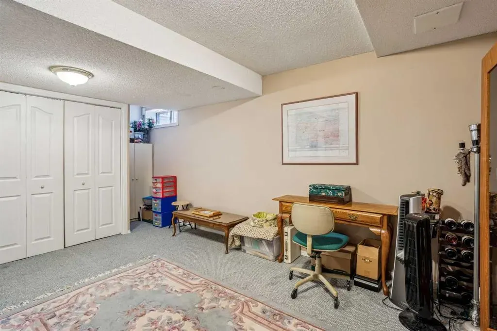 219 Mt Douglas Manor SE