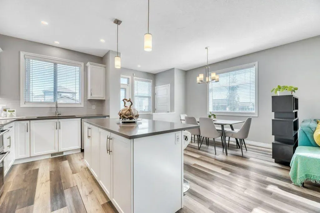 108 Evanston Hill NW
