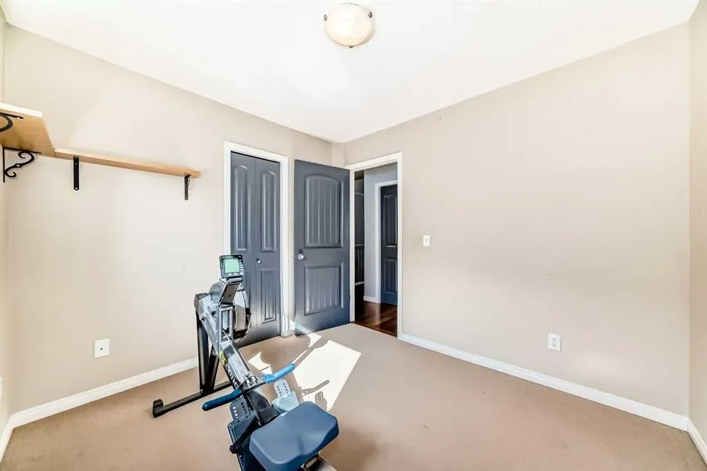 412 Highland Close