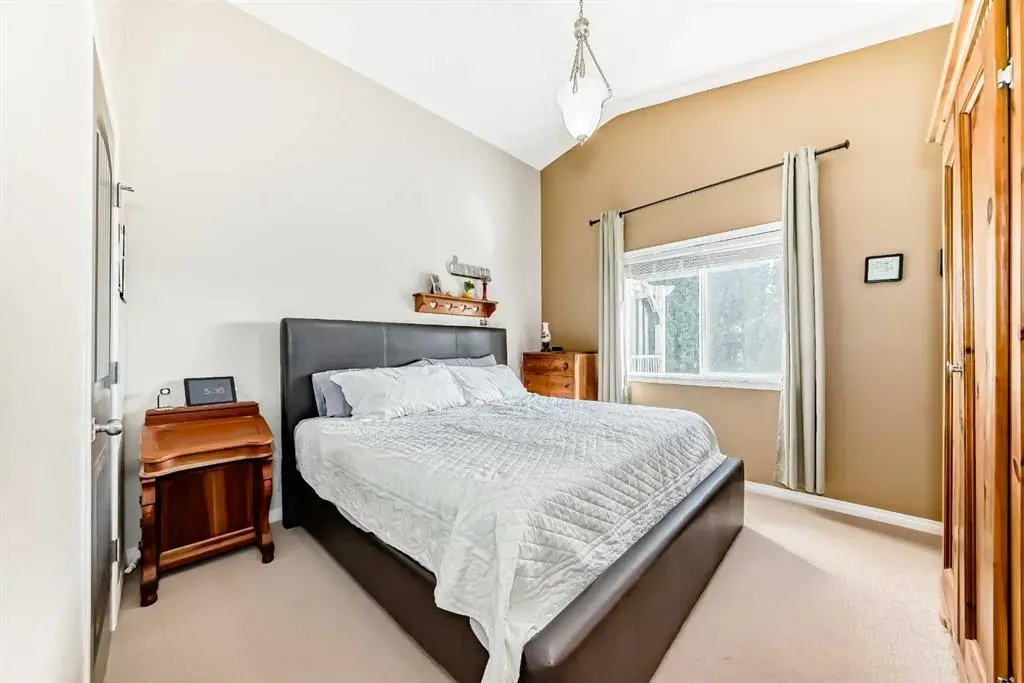 412 Highland Close
