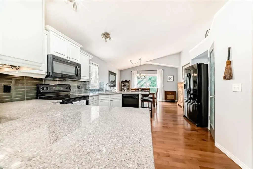 412 Highland Close