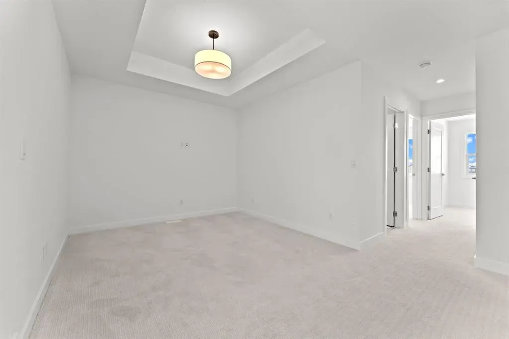 99 Raven Point SE
