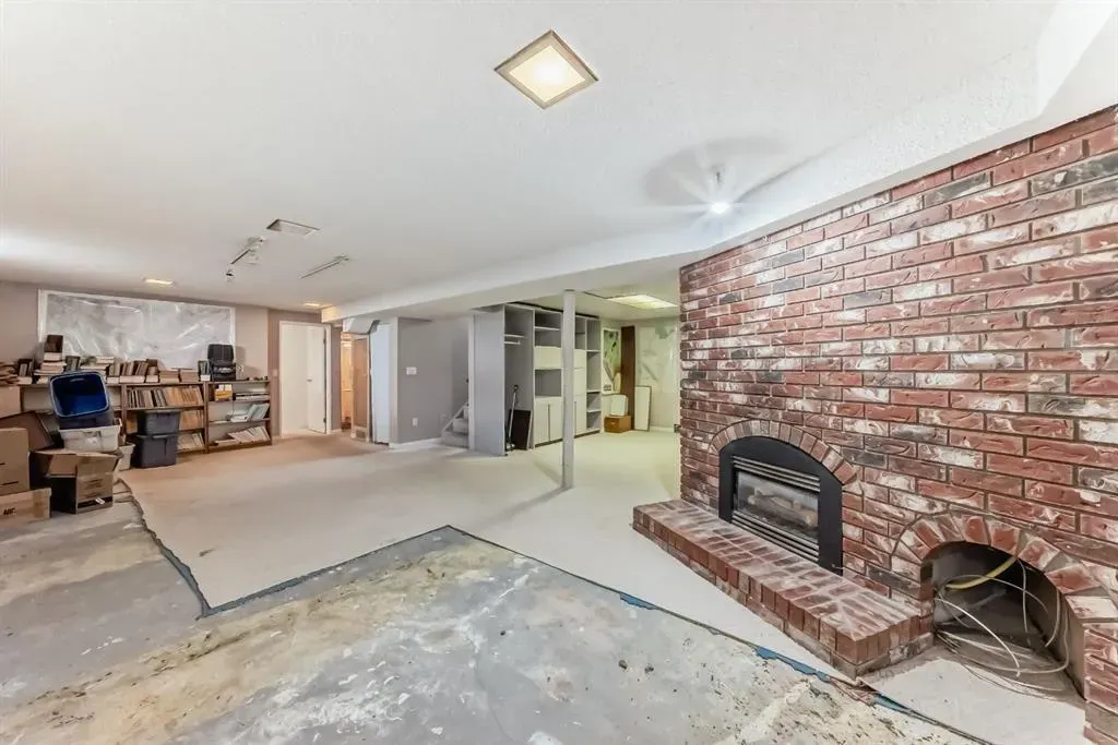 418 Ellis Crescent