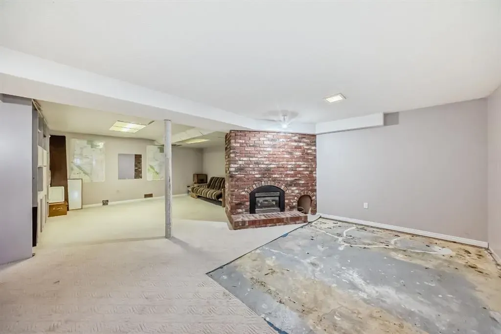 418 Ellis Crescent