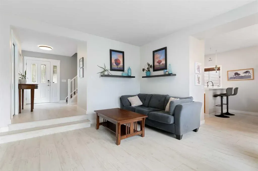117 Tuscany Ridge Mews NW
