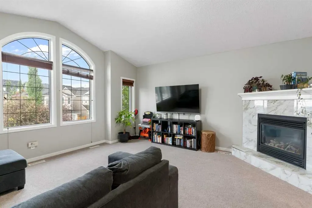 117 Tuscany Ridge Mews NW