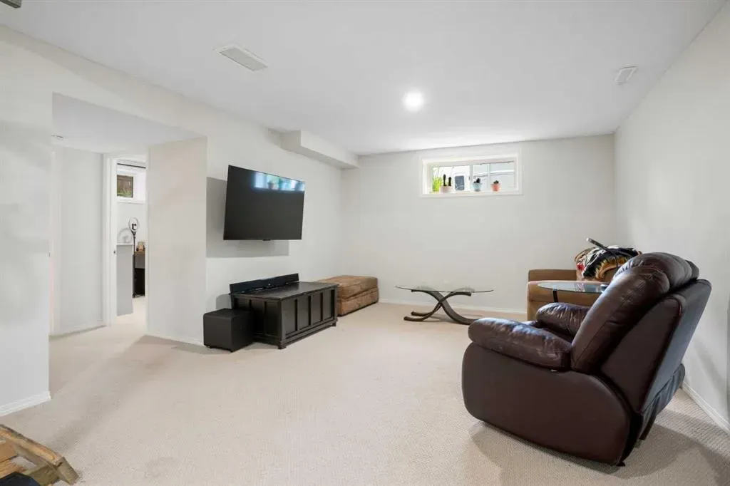 117 Tuscany Ridge Mews NW
