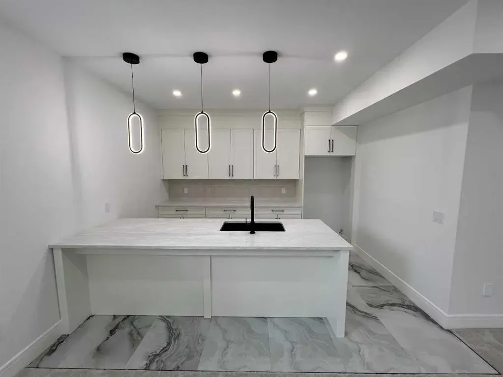 236 East Lakeview Place