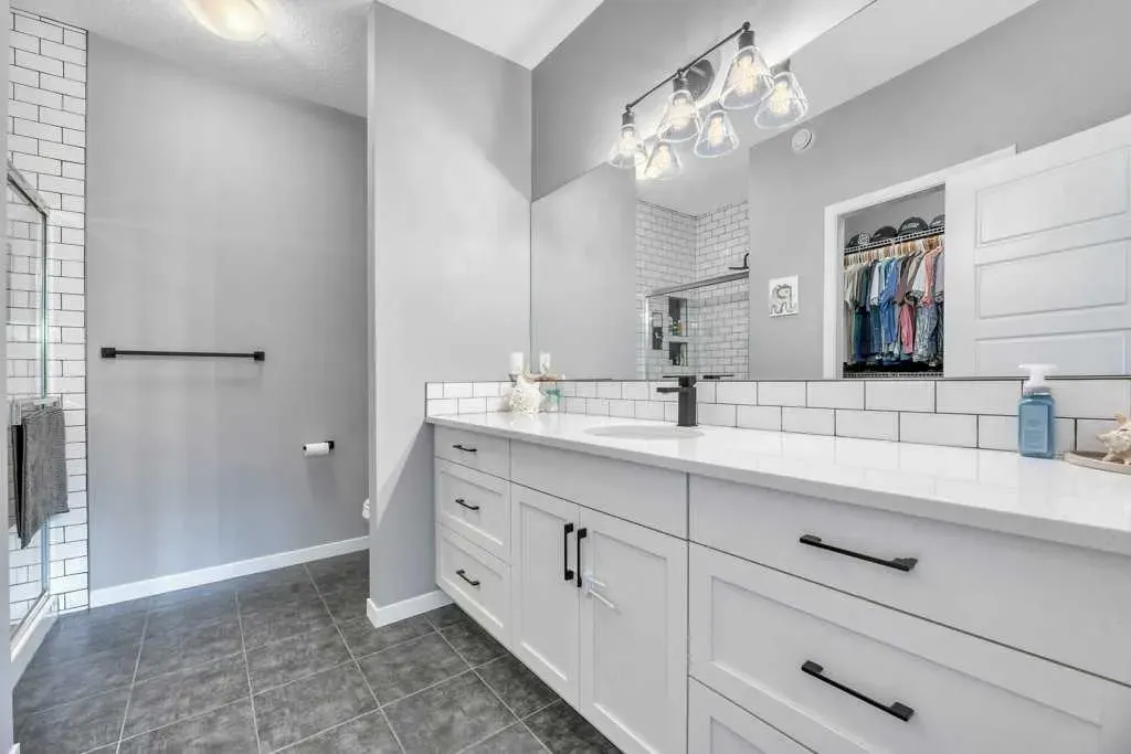 1181 Hillcrest Manor Estates