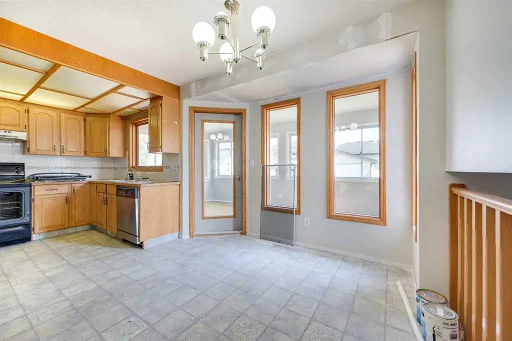 174 Donnelly Crescent