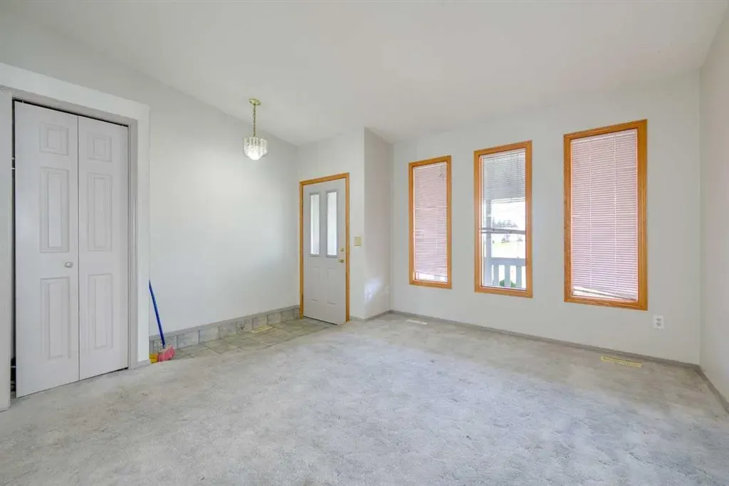 174 Donnelly Crescent