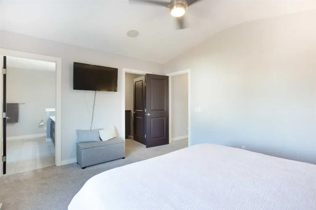 322 Evanston Way NW