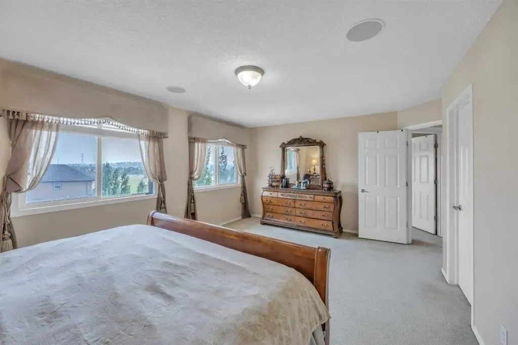 360 Evanspark Circle NW