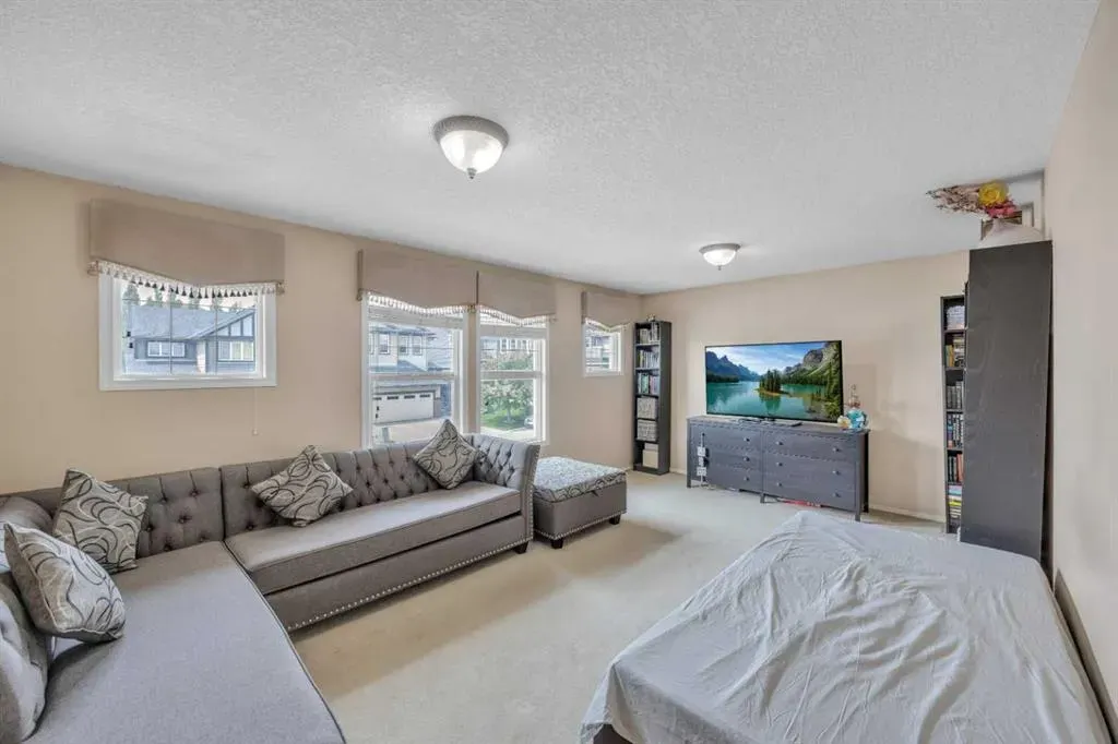 360 Evanspark Circle NW