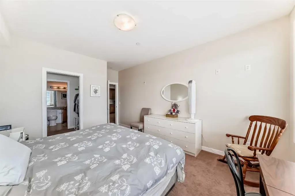 1005B Westmount Drive, #207
