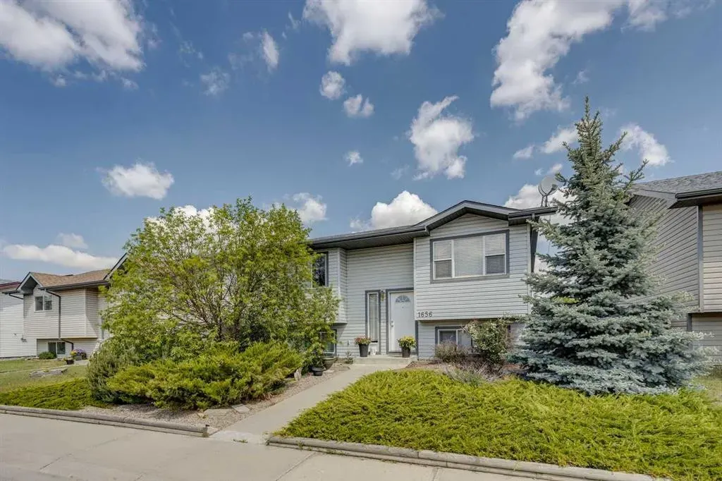 1656 Strathcona Gate