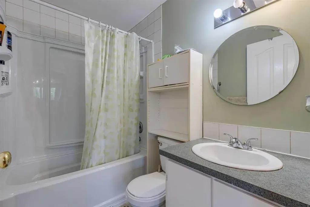 1656 Strathcona Gate