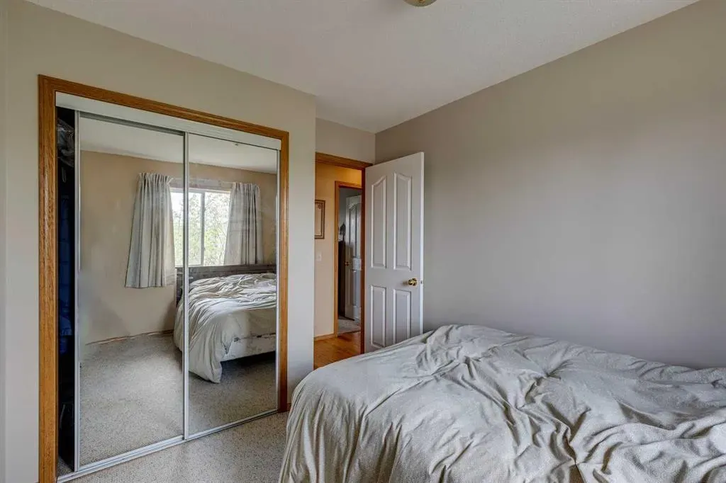 1656 Strathcona Gate