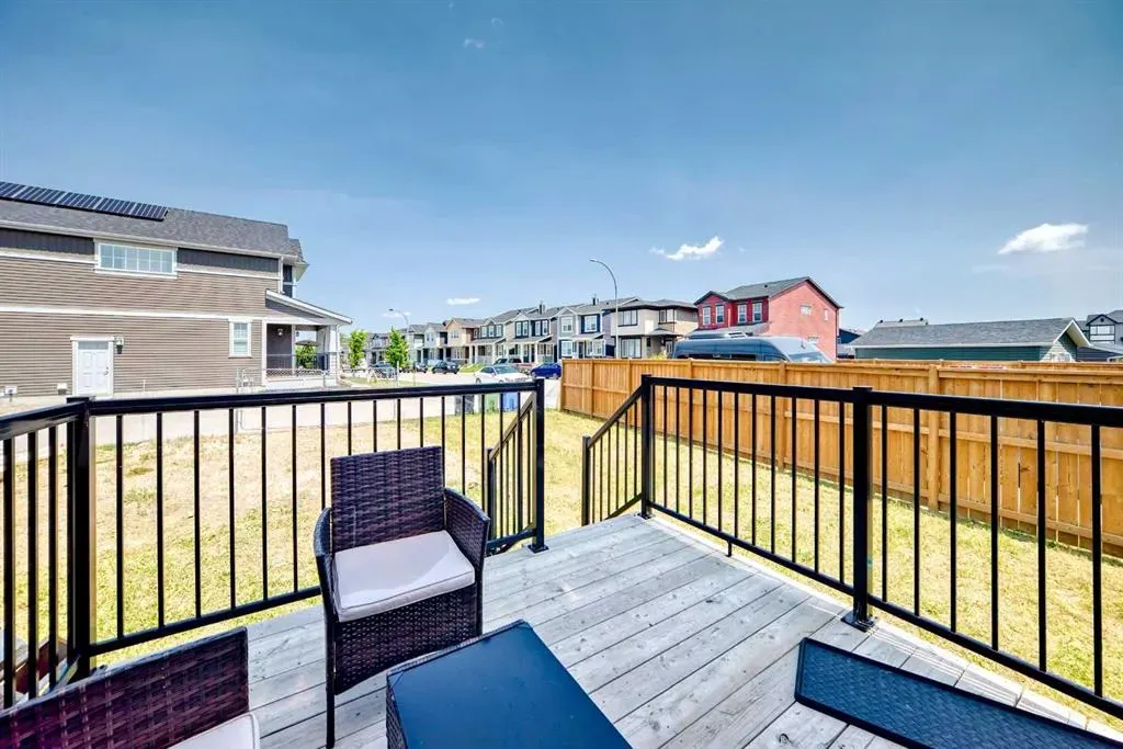 144 Evanscrest Park NW