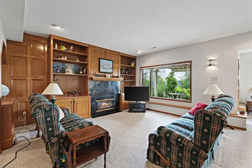 43 Schiller Crescent NW