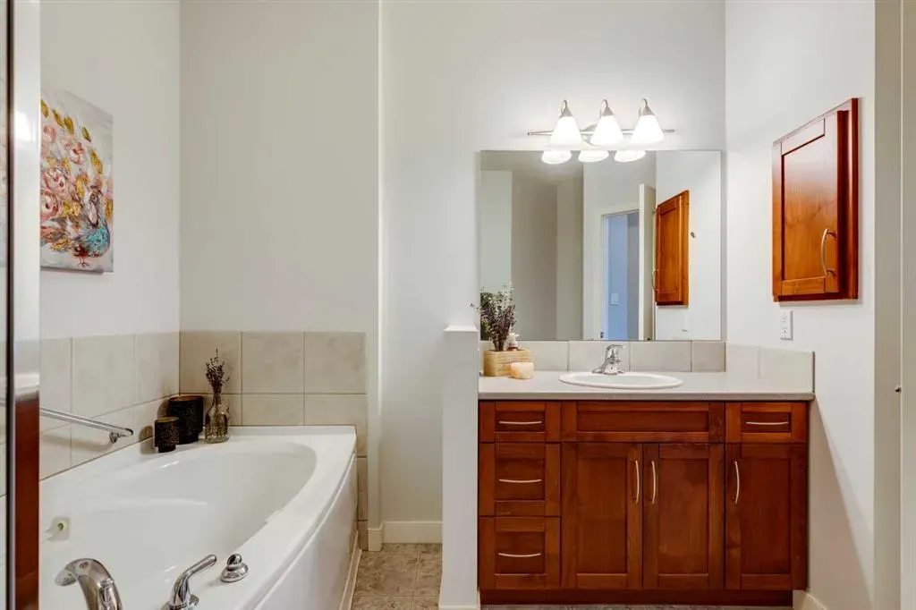 10 Discovery Ridge Close SW, #534