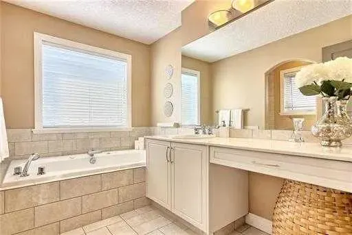 146 Scenic View Close NW