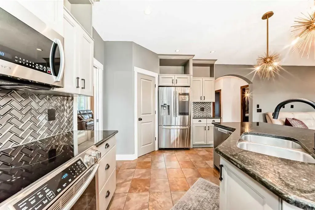 2 Tuscany Estates Crescent NW