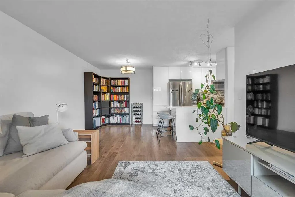 540 18 Avenue SW, #102