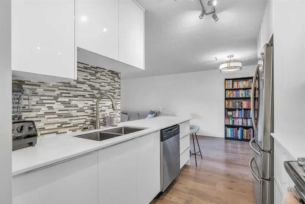 540 18 Avenue SW, #102