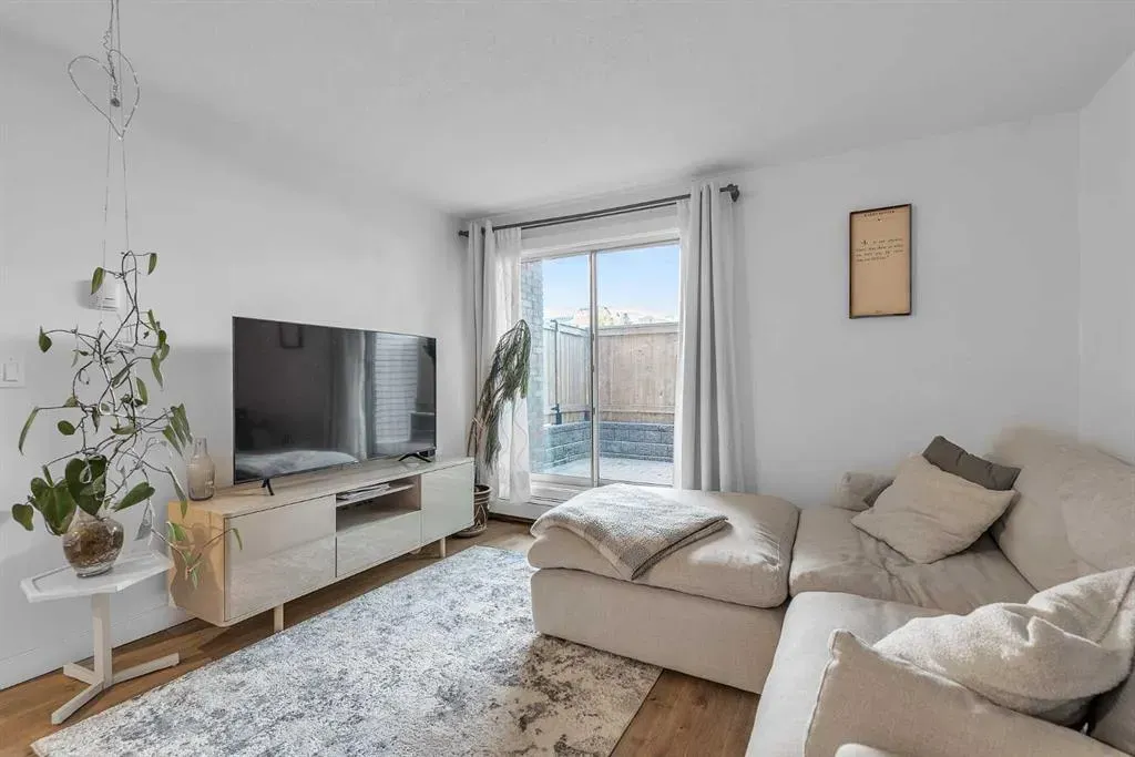 540 18 Avenue SW, #102