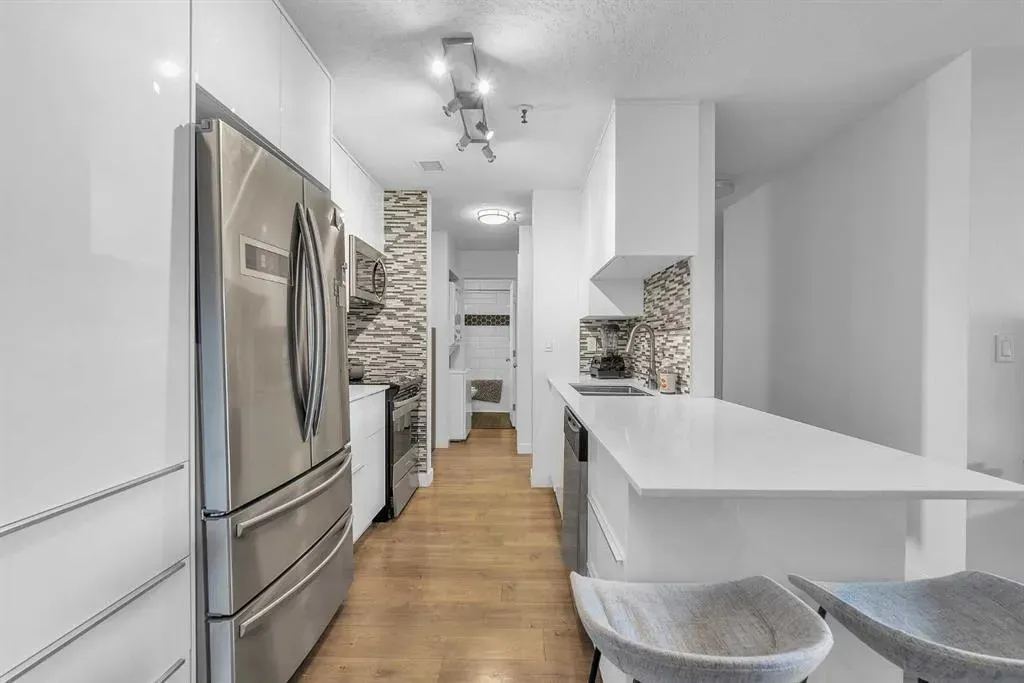 540 18 Avenue SW, #102