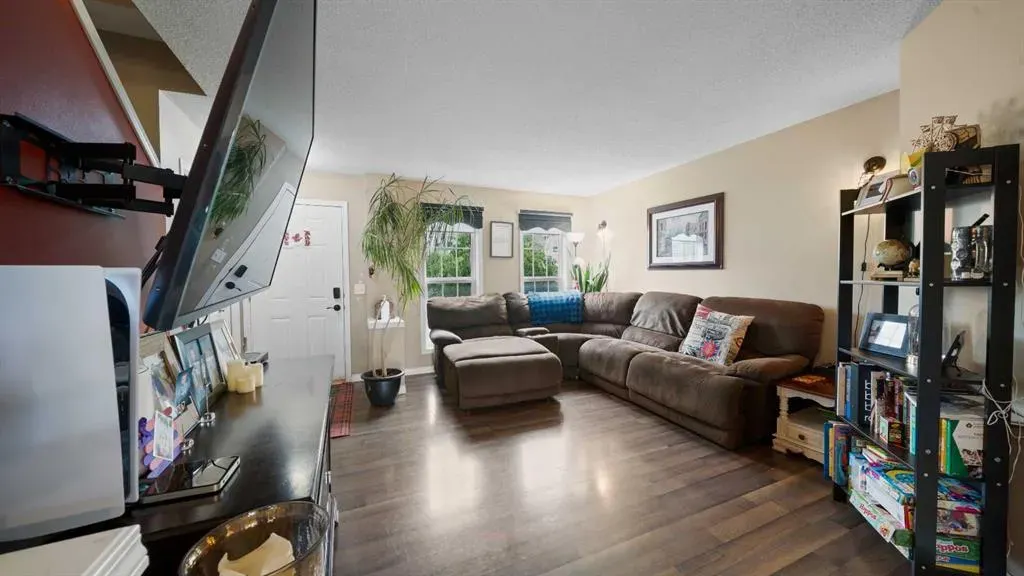 221 Elgin Place SE