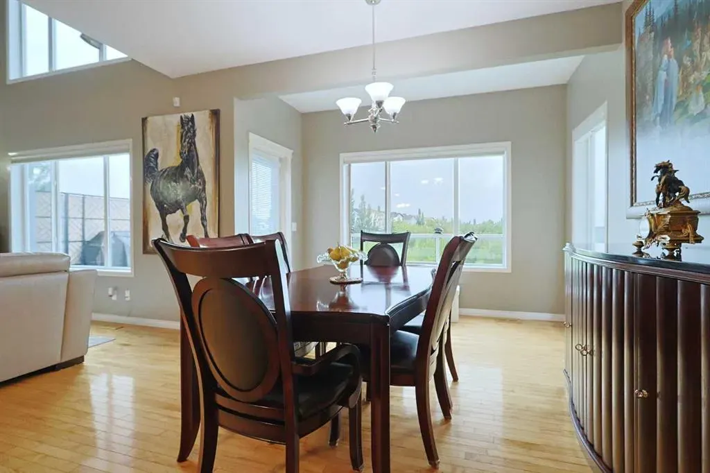 242 Royal Birkdale Crescent NW